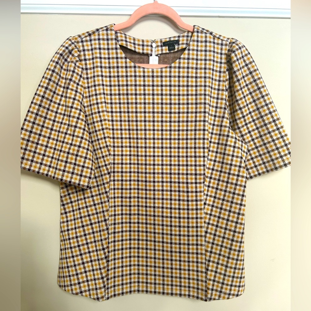 Cute top by Ann Taylor in size L. NWT